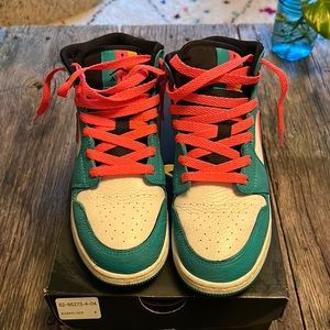 Jordan mid south beach GS size 6. Will for women’s 7-7.5